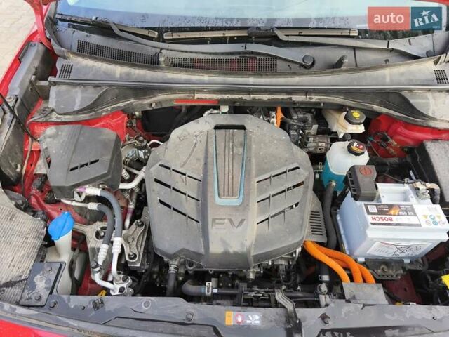 Красный Киа Niro, объемом двигателя 0 л и пробегом 138 тыс. км за 18800 $, фото 2 на Automoto.ua