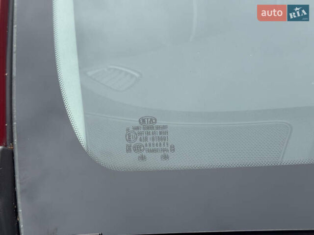 Красный Киа Niro, объемом двигателя 0 л и пробегом 135 тыс. км за 17299 $, фото 31 на Automoto.ua