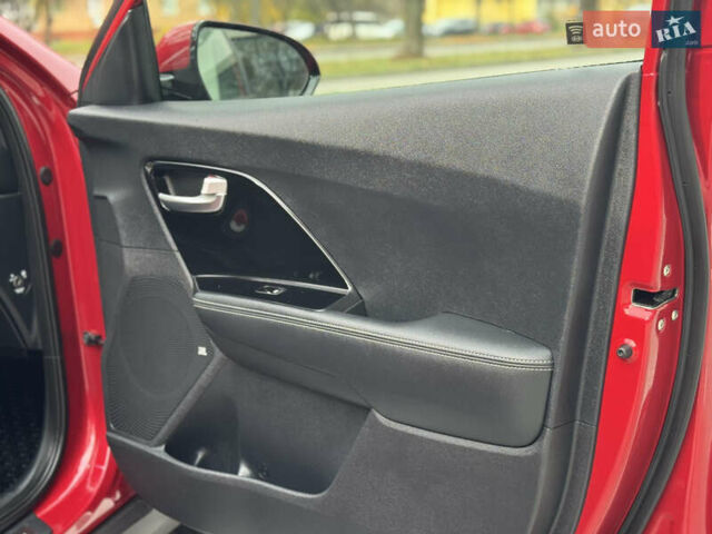 Красный Киа Niro, объемом двигателя 0 л и пробегом 135 тыс. км за 17299 $, фото 54 на Automoto.ua