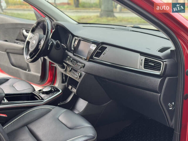 Красный Киа Niro, объемом двигателя 0 л и пробегом 135 тыс. км за 17299 $, фото 53 на Automoto.ua