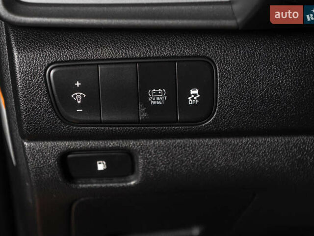 Красный Киа Niro, объемом двигателя 1.58 л и пробегом 163 тыс. км за 14900 $, фото 16 на Automoto.ua