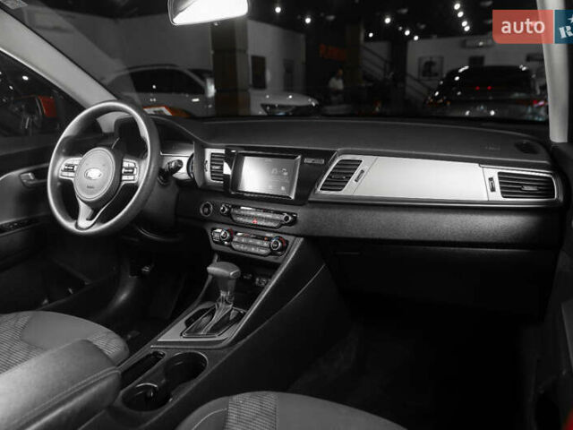 Красный Киа Niro, объемом двигателя 1.58 л и пробегом 163 тыс. км за 14900 $, фото 31 на Automoto.ua