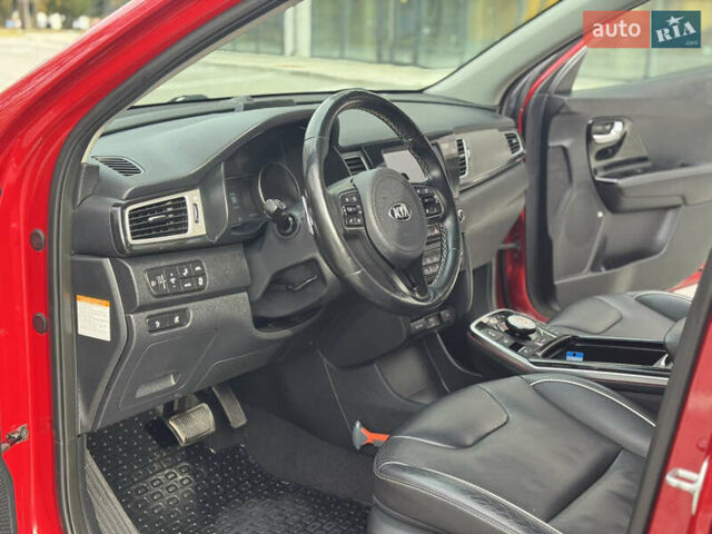 Красный Киа Niro, объемом двигателя 0 л и пробегом 135 тыс. км за 17299 $, фото 33 на Automoto.ua