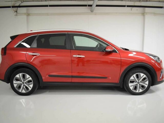 Красный Киа Niro, объемом двигателя 0 л и пробегом 83 тыс. км за 14700 $, фото 2 на Automoto.ua