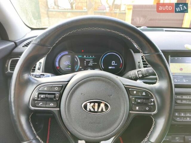 Красный Киа Niro, объемом двигателя 0 л и пробегом 138 тыс. км за 18800 $, фото 13 на Automoto.ua