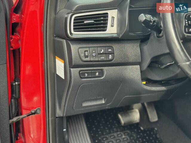 Красный Киа Niro, объемом двигателя 0 л и пробегом 135 тыс. км за 17299 $, фото 52 на Automoto.ua