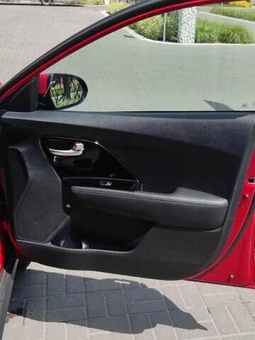 Красный Киа Niro, объемом двигателя 0 л и пробегом 166 тыс. км за 17000 $, фото 11 на Automoto.ua