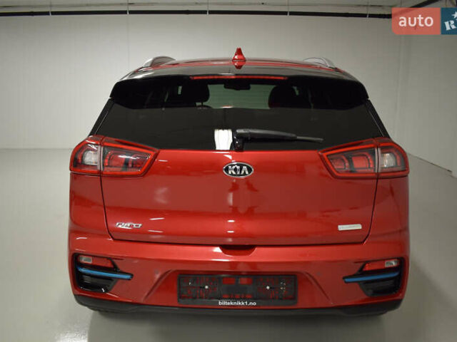 Красный Киа Niro, объемом двигателя 0 л и пробегом 83 тыс. км за 13300 $, фото 4 на Automoto.ua