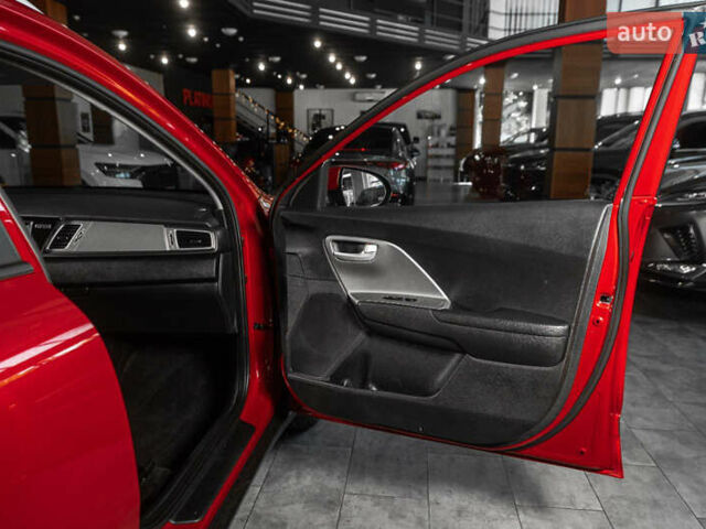 Красный Киа Niro, объемом двигателя 1.58 л и пробегом 163 тыс. км за 14900 $, фото 17 на Automoto.ua