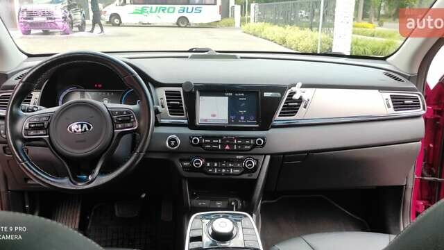 Красный Киа Niro, объемом двигателя 0 л и пробегом 166 тыс. км за 17000 $, фото 19 на Automoto.ua