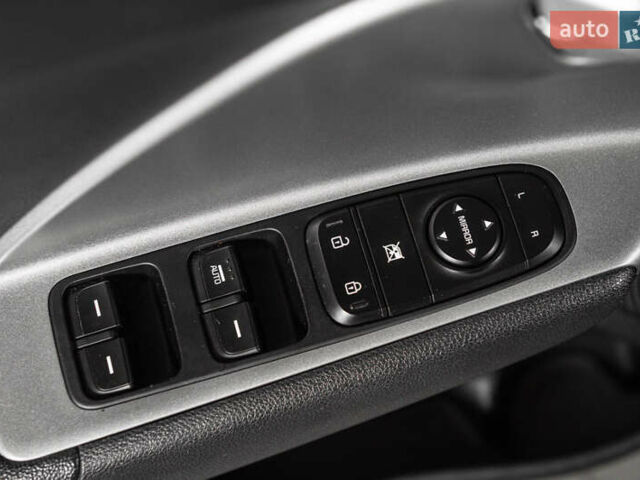 Красный Киа Niro, объемом двигателя 1.58 л и пробегом 163 тыс. км за 14900 $, фото 15 на Automoto.ua