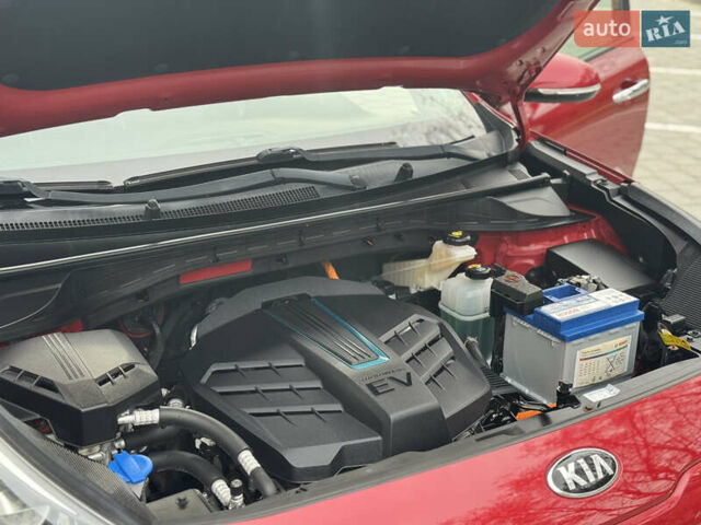 Красный Киа Niro, объемом двигателя 0 л и пробегом 135 тыс. км за 17299 $, фото 68 на Automoto.ua