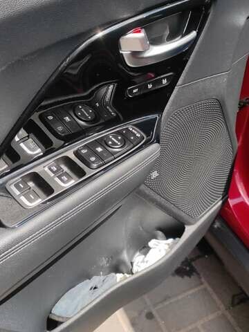 Красный Киа Niro, объемом двигателя 0 л и пробегом 166 тыс. км за 17000 $, фото 16 на Automoto.ua