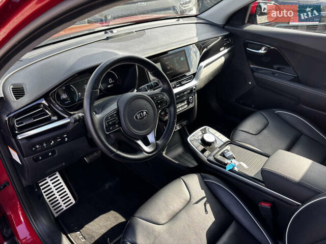 Красный Киа Niro, объемом двигателя 0 л и пробегом 44 тыс. км за 22600 $, фото 10 на Automoto.ua