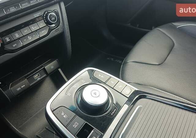 Красный Киа Niro, объемом двигателя 0 л и пробегом 105 тыс. км за 19999 $, фото 31 на Automoto.ua