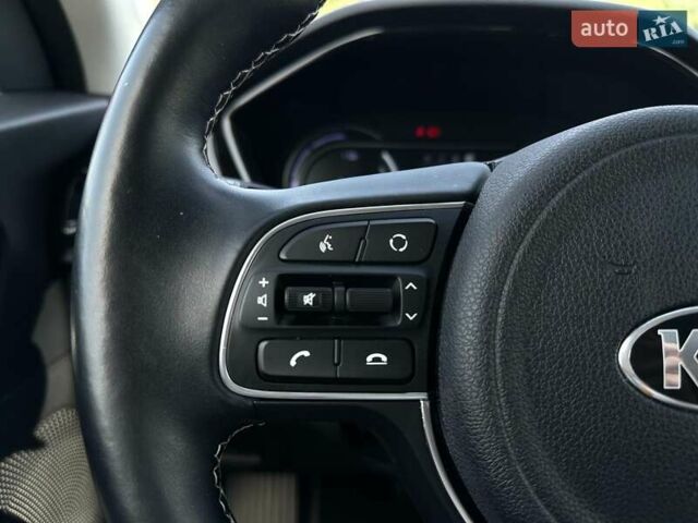 Червоний Кіа Niro, об'ємом двигуна 0 л та пробігом 48 тис. км за 23700 $, фото 40 на Automoto.ua