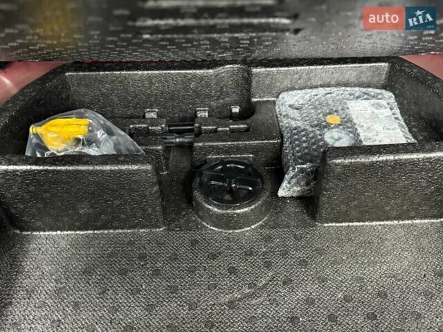 Червоний Кіа Niro, об'ємом двигуна 0 л та пробігом 110 тис. км за 19648 $, фото 31 на Automoto.ua