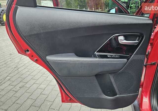 Киа Niro 2020 в Радомышле на Automoto.ua Красный Киа Niro, объемом двигателя 0 л и пробегом 116 тыс. км за 20600 $, фото 22 на Automoto.ua
