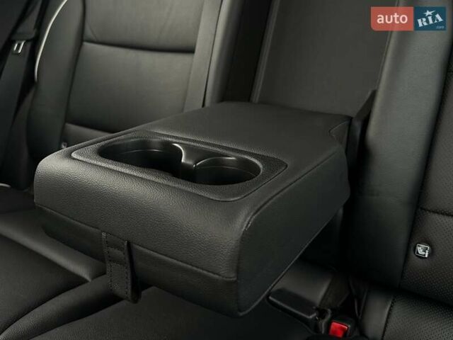 Красный Киа Niro, объемом двигателя 0 л и пробегом 47 тыс. км за 24900 $, фото 88 на Automoto.ua