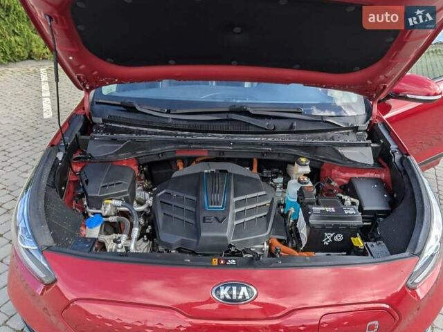 Червоний Кіа Niro, об'ємом двигуна 0 л та пробігом 146 тис. км за 19900 $, фото 9 на Automoto.ua