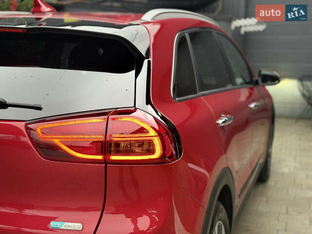 Червоний Кіа Niro, об'ємом двигуна 0 л та пробігом 151 тис. км за 18500 $, фото 16 на Automoto.ua