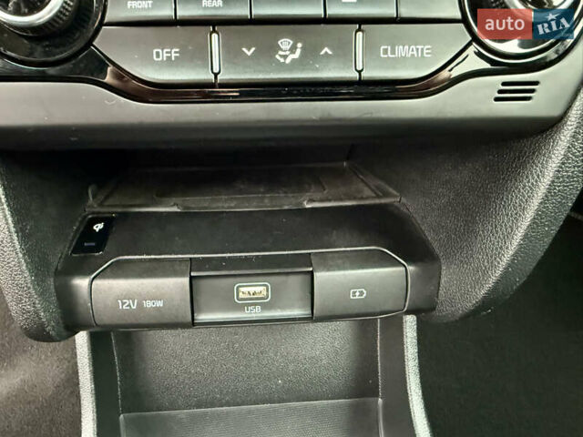 Червоний Кіа Niro, об'ємом двигуна 0 л та пробігом 128 тис. км за 19900 $, фото 39 на Automoto.ua