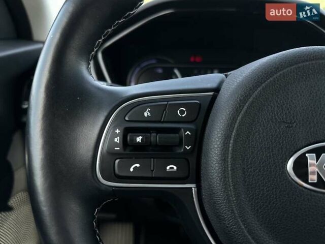Червоний Кіа Niro, об'ємом двигуна 0 л та пробігом 48 тис. км за 23700 $, фото 7 на Automoto.ua