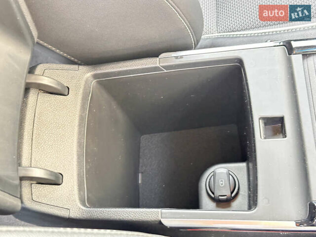 Червоний Кіа Niro, об'ємом двигуна 0 л та пробігом 163 тис. км за 17900 $, фото 18 на Automoto.ua