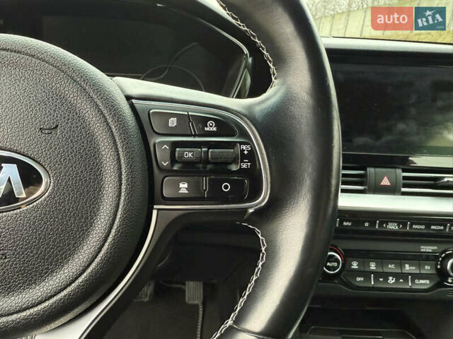 Червоний Кіа Niro, об'ємом двигуна 0 л та пробігом 128 тис. км за 19900 $, фото 28 на Automoto.ua