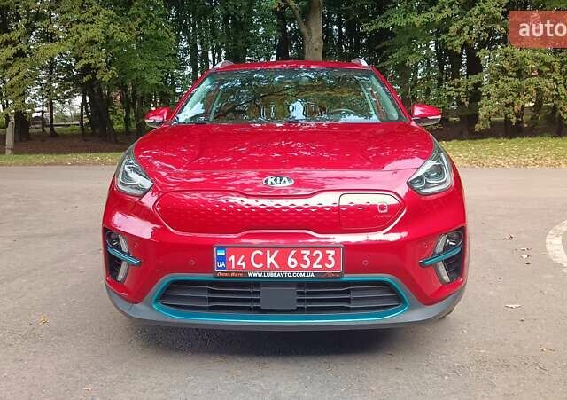 Киа Niro 2020 в Львове на Automoto.ua Красный Киа Niro, объемом двигателя 0 л и пробегом 105 тыс. км за 19999 $, фото 2 на Automoto.ua