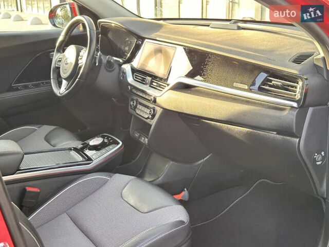Красный Киа Niro, объемом двигателя 0 л и пробегом 161 тыс. км за 17950 $, фото 54 на Automoto.ua
