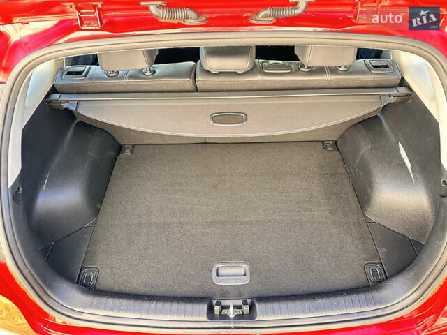 Красный Киа Niro, объемом двигателя 0 л и пробегом 163 тыс. км за 17850 $, фото 23 на Automoto.ua