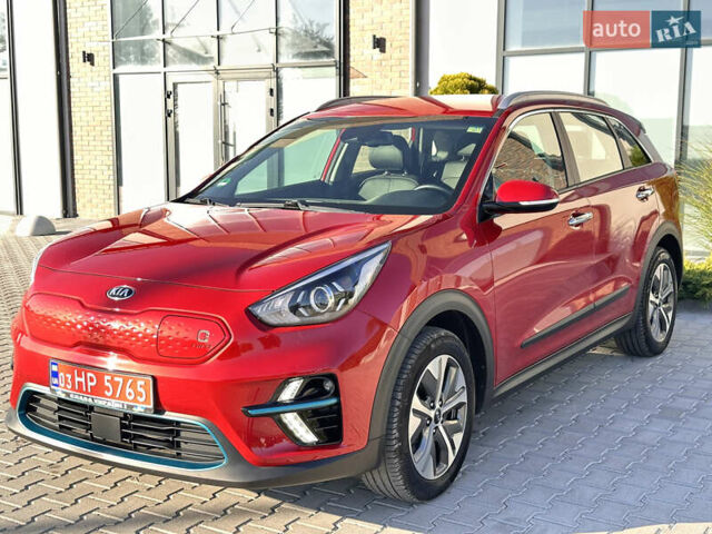 Красный Киа Niro, объемом двигателя 0 л и пробегом 161 тыс. км за 17950 $, фото 1 на Automoto.ua