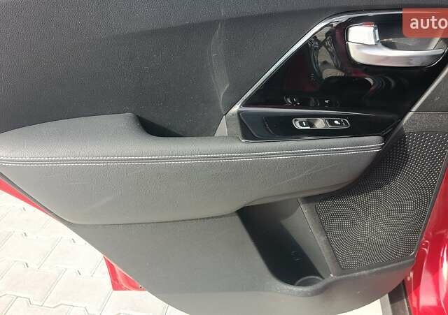 Красный Киа Niro, объемом двигателя 0 л и пробегом 105 тыс. км за 19999 $, фото 21 на Automoto.ua