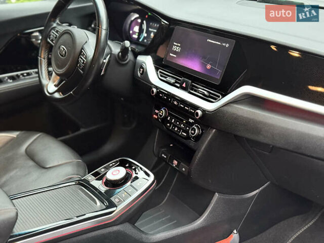 Червоний Кіа Niro, об'ємом двигуна 0 л та пробігом 151 тис. км за 18500 $, фото 35 на Automoto.ua