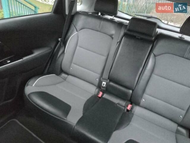 Красный Киа Niro, объемом двигателя 0 л и пробегом 87 тыс. км за 20492 $, фото 60 на Automoto.ua