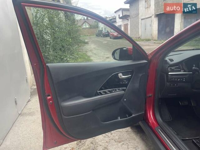 Красный Киа Niro, объемом двигателя 0 л и пробегом 124 тыс. км за 18200 $, фото 3 на Automoto.ua