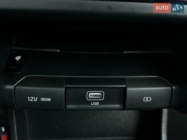 Червоний Кіа Niro, об'ємом двигуна 0 л та пробігом 48 тис. км за 23700 $, фото 9 на Automoto.ua