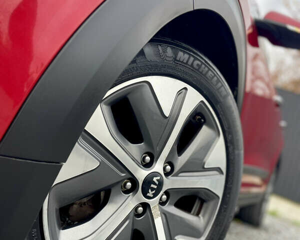 Киа Niro 2020 в Дрогобыче на Automoto.ua Красный Киа Niro, объемом двигателя 0 л и пробегом 159 тыс. км за 19399 $, фото 8 на Automoto.ua
