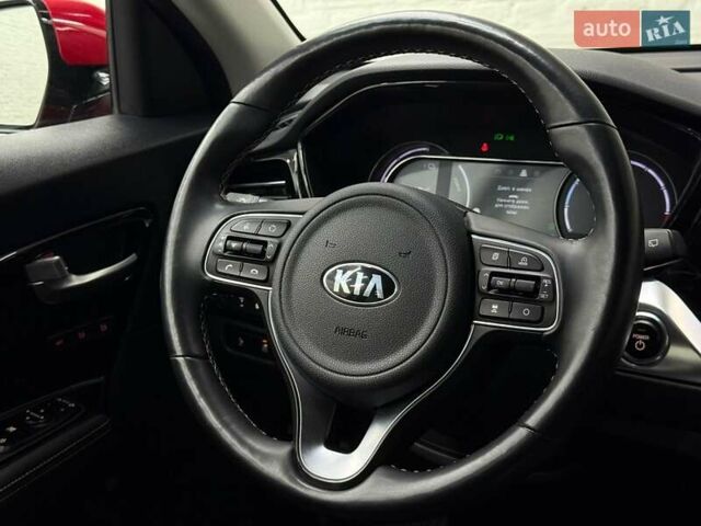 Червоний Кіа Niro, об'ємом двигуна 0 л та пробігом 110 тис. км за 19648 $, фото 16 на Automoto.ua