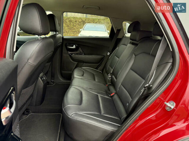 Червоний Кіа Niro, об'ємом двигуна 0 л та пробігом 128 тис. км за 19900 $, фото 49 на Automoto.ua