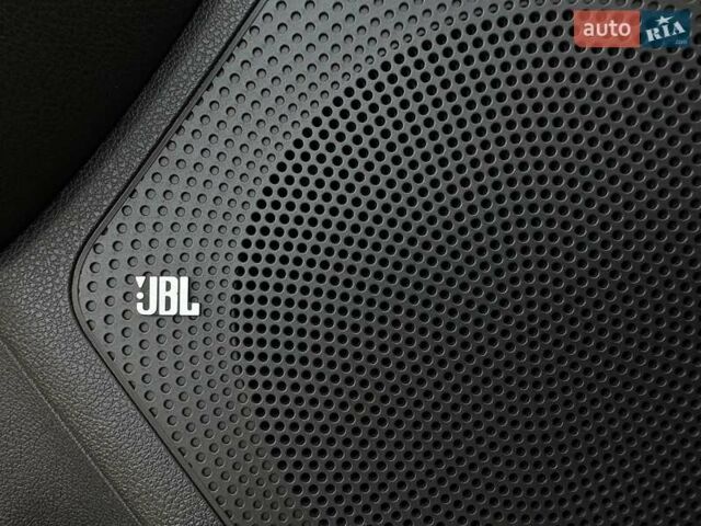 Червоний Кіа Niro, об'ємом двигуна 0 л та пробігом 61 тис. км за 23500 $, фото 7 на Automoto.ua