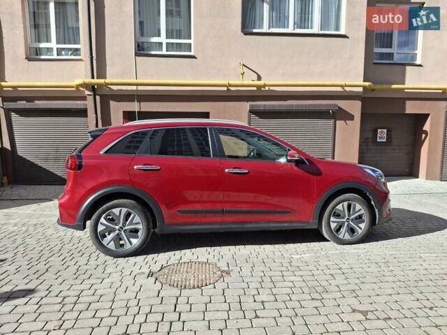 Червоний Кіа Niro, об'ємом двигуна 0 л та пробігом 110 тис. км за 19800 $, фото 4 на Automoto.ua