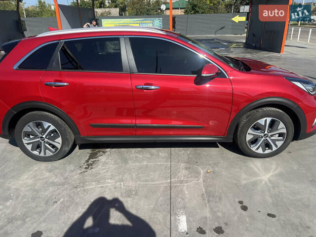 Червоний Кіа Niro, об'ємом двигуна 0 л та пробігом 151 тис. км за 19999 $, фото 2 на Automoto.ua