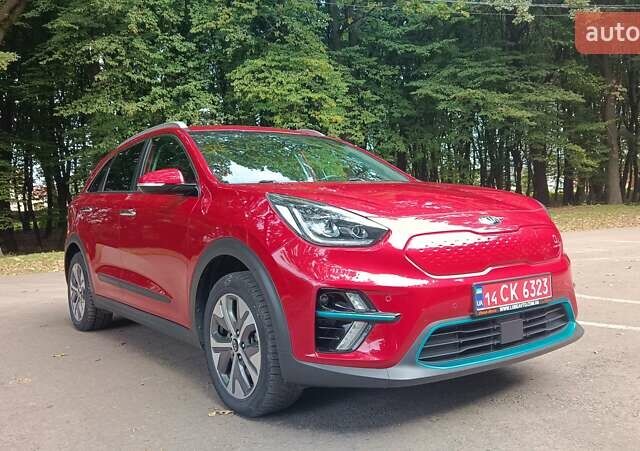 Киа Niro 2020 в Львове на Automoto.ua Красный Киа Niro, объемом двигателя 0 л и пробегом 105 тыс. км за 19999 $, фото 3 на Automoto.ua