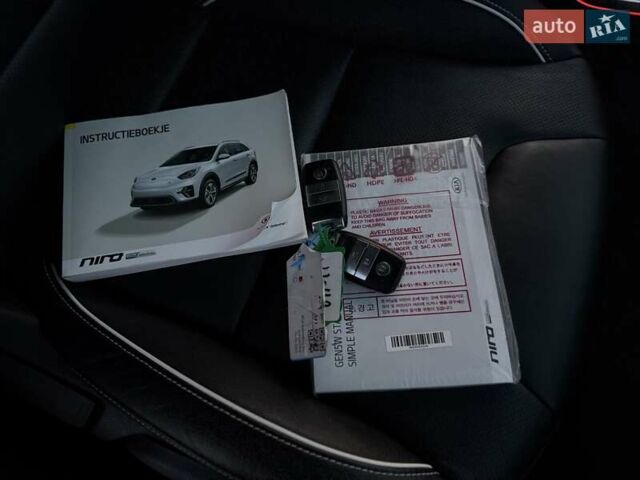 Красный Киа Niro, объемом двигателя 0 л и пробегом 67 тыс. км за 19850 $, фото 105 на Automoto.ua