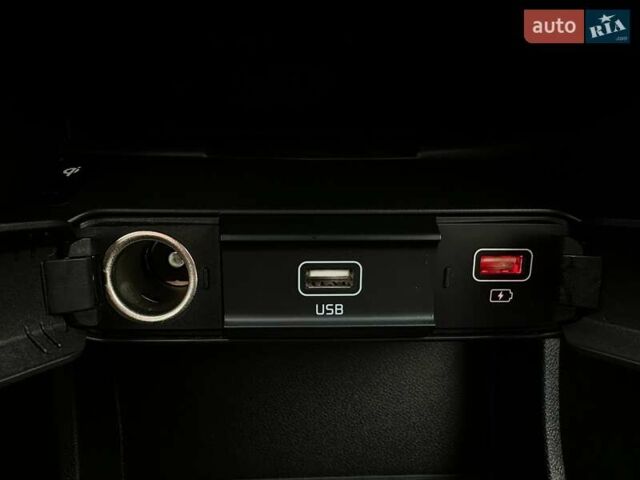 Красный Киа Niro, объемом двигателя 0 л и пробегом 47 тыс. км за 24900 $, фото 72 на Automoto.ua