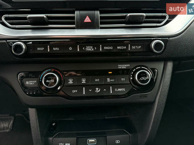 Червоний Кіа Niro, об'ємом двигуна 0 л та пробігом 128 тис. км за 19900 $, фото 37 на Automoto.ua