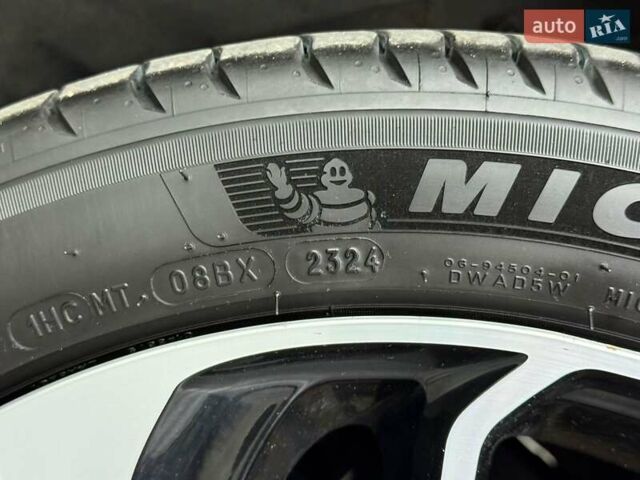 Червоний Кіа Niro, об'ємом двигуна 0 л та пробігом 110 тис. км за 19648 $, фото 11 на Automoto.ua