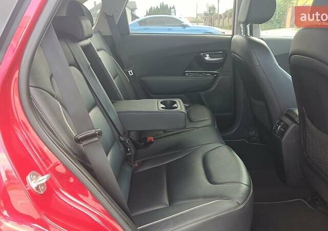 Красный Киа Niro, объемом двигателя 0 л и пробегом 105 тыс. км за 19999 $, фото 26 на Automoto.ua